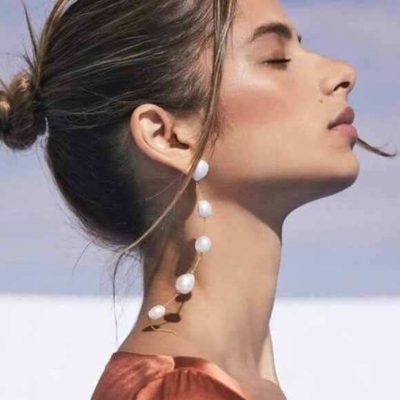 Cult Gaia Atum Freshwater Pearl Post Back Earrings - Picture 8 of 8